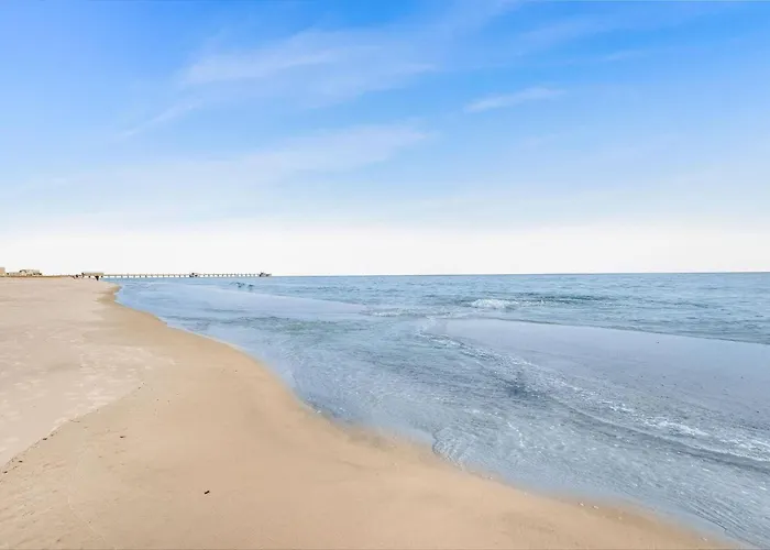 Holiday home New! Coastal Luxe, Walk To Beach, Prime Location!