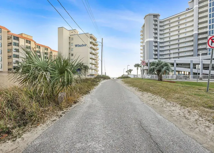 Holiday home New! Coastal Luxe, Walk To Beach, Prime Location! *