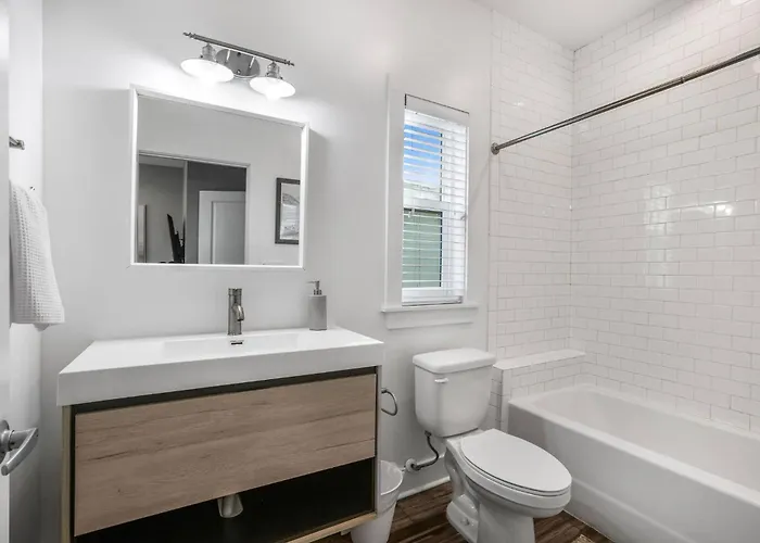 New! Coastal Luxe, Walk To Beach, Prime Location! *
